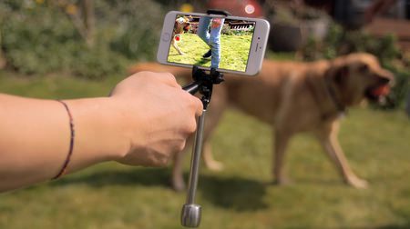 Video without camera shake on your smartphone-Stabilizer "Smoovie" that fits in your pocket