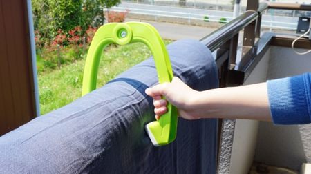 Surprisingly easy! "Futon scissors" that can be used with one hand [Longing Hundred yen store life]