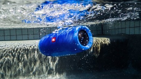 Submerged OK !? "JBL" waterproof speaker powers up and excites summer