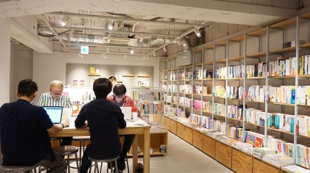 渋谷の隠れ家的本屋「BOOK LAB TOKYO」オープン--24時まで営業、おいしいコーヒーも飲める