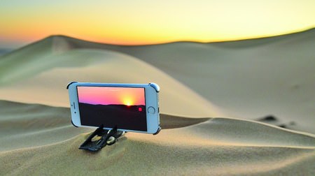 "Pocket Tripod", a tripod for smartphones that you can carry in your wallet-compatible with almost all models!