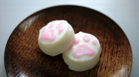 Cat's paws-shaped kamaboko "Nyan Kama" will be on sale for a limited time at Iki-iki Toyamakan from August 24th.