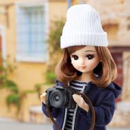 「趣味はカメラです」--“大人向け”リカちゃん第4弾、スタイリスト監修でますますオシャレに！