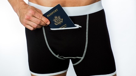 Hide your passport and money in your crotch ... Pickpockets don't touch here, right? Crime prevention briefs "SPEAKEASY BRIEFS" born from the idea