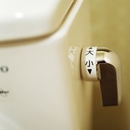【気になる】トイレ掃除の実態調査--「ほとんど毎日する」人は約2割、悩みは「便器のフチの裏側」など