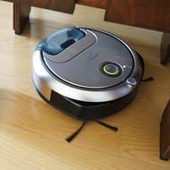 日本の家に合う小さなロボット掃除機「minimaru（ミニマル）」--部屋の隅と家具下が得意