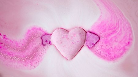 Leave it to "LUSH" for Valentine's self-polishing and gifts! Romantic limited items