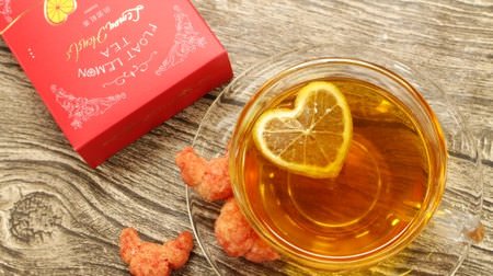 Special winter tea "Lemon Heart"-Floating a heart-shaped lemon on domestic tea leaves