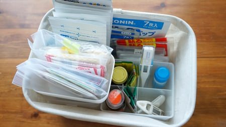 [Cleaning column] Tips for making an easy-to-use first-aid kit--Hundred yen store goods & refreshing without a box