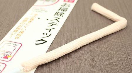 Elongated to bend freely--Hundred yen store "cleaning stick" is convenient for cleaning high places and gaps