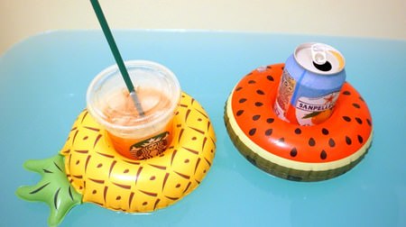 [Daiso] Feeling like a celebrity in the bath or pool ♪ The floating drink holder is cute