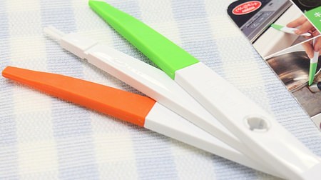 Scrape out dirt from small parts--A convenient 3-piece set of spatula and brush "Smiko brush around the kitchen"