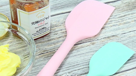 The pastel colors are cute ♪ Hundred yen store cooking spatula that is easy to keep clean