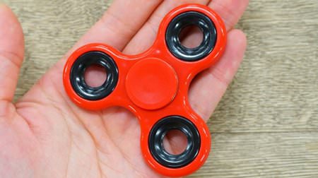 Finally, there are 100 toys! "Handy Spinner Fidget" that I want to stare at forever