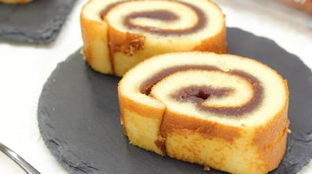 A blissful Japanese sweet that you can buy for 108 yen ♪ Lawson Store 100's roll with red bean paste "Anmaki" has a beautiful cross section