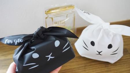 For a little thank you or sharing--Can Do's "just put" wrapping is cute ♪