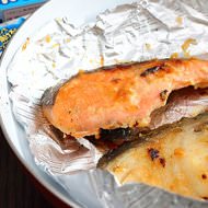 フライパン用ホイルのすすめ--油不要で焼き魚キレイ、2つの料理を同時に作ることも
