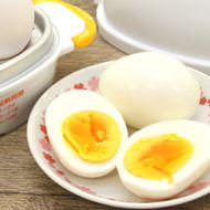電子レンジで10分--美しいゆで卵が簡単にできる容器「レンジでらくチン！ゆでたまご」