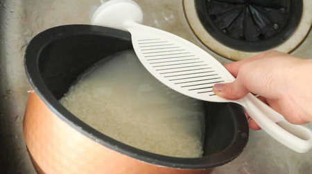 Rice melts without touching the water! Can Do "I see, rice togi" is convenient--also for washing vegetables