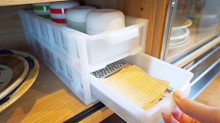 Effective use of kitchen clearance! The potential of Daiso's "clean storage clearance tray & rack" that can also make drawers is amazing