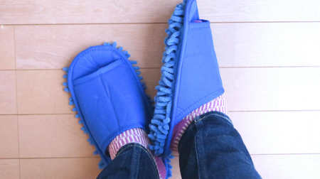 Clean the floor if you wear it and walk! I tried using Daiso "Microfiber Slippers"