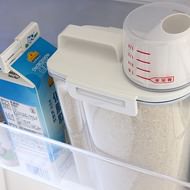 お米の冷蔵庫保存に--スムーズに収納＆計量できるアスベル「密閉米びつ2kg」
