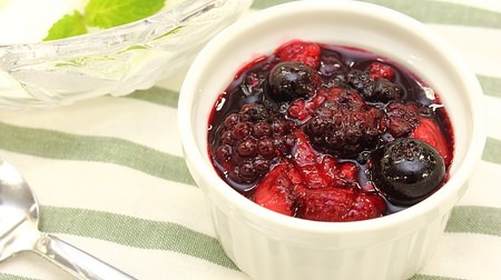 [3 ingredients] 3 minutes in the microwave! Mixed Berry Sauce--Easy with frozen fruits, perfect for yogurt and ice cream ♪