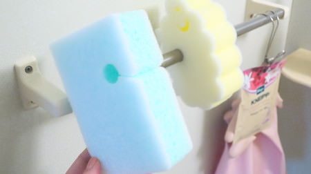 Space-saving & hygienic! Celia's "Hooked Bath Sponge" is cute and waza-ari