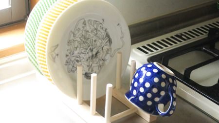 Simple & Natural Daiso "Wooden Plate Stand"-For storage and display