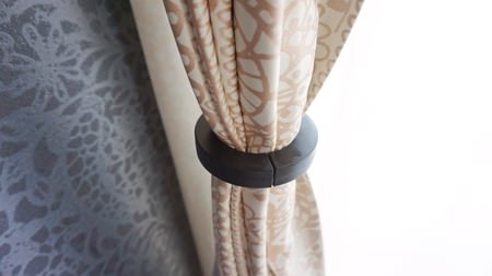 No need to block! Ceria's "ring curtain tassel" that is stopped by a magnet is too convenient and I want to introduce it to all windows