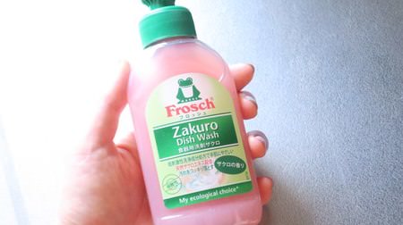 You can get the eco-friendly detergent "Frosch" born in Germany at Daiso! Pink and sweet pomegranate scent ♪