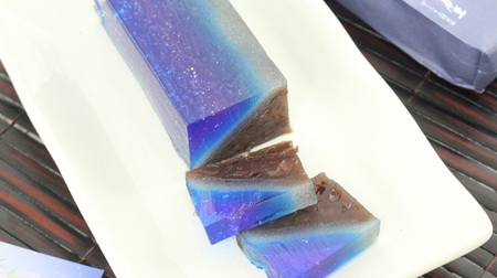 Clear blue nuances. The Japanese sweet "Milky Way" is fantastic--expressing the "night sky of Tanabata"