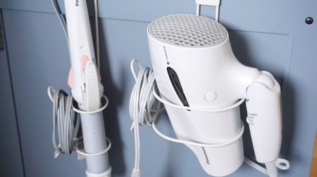 A holder that can neatly store the dryer is in ceria--even for curling irons that are not sold unexpectedly ♪