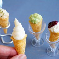 「とんがりコーン」にアイスやクリームチーズを詰めるとめちゃウマ！ミニチュアみたいな楽しいディップアイデア