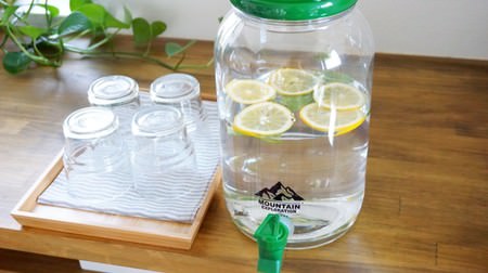 Daiso's 300 yen drink dispenser looks and functions more than the price--lightweight and washable!