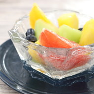 「氷のうつわ」が作れる100均アイテム！フルーツやデザートを涼し気に演出♪