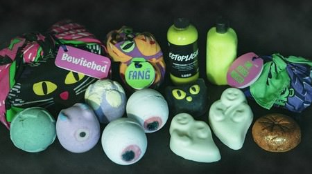 Leave Halloween in the bathroom to the rush ♪ Glo cute bath bombs, neon color cream, etc.