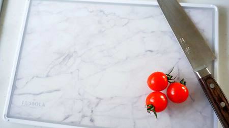 Even though it's a petite plastic, it looks like a celebrity ♪ CAINZ's "marble-style cutting board" is a hit item that you want to get this year