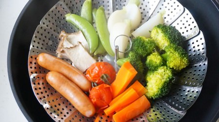 ダイソーの250円蒸し器で冬の野菜不足解消！いつもの鍋で絶品蒸し野菜や肉まんが作れるよ