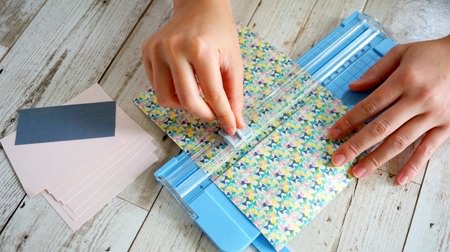 Daiso's 300 yen paper cutter has an impressive sharpness! A4 size that is easy to use at home