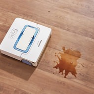 パナソニックが水拭き・から拭き対応の床拭きロボット掃除機を発売！回転式ローラーでいつもキレイなモップ面