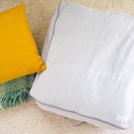 毛布や布団が癒しのクッションに--ダイソーの「クッションに変身する収納袋」、400円でも買い！