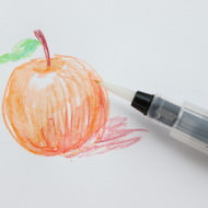 筆でにじむ「水彩色鉛筆」を100均で発見！持ち運びやすいから屋外スケッチにも
