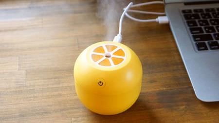 A desktop-sized USB humidifier is now available at Daiso! 400 yen is a bargain with a light