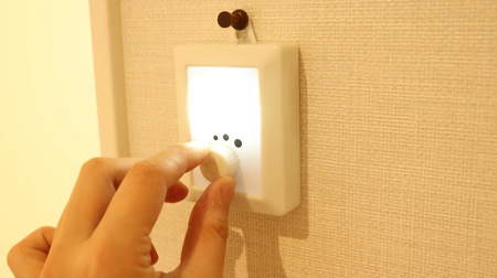 Daiso "COB Dimming Light" that can adjust the light intensity with a knob Convenient as a wall mount or a flashlight