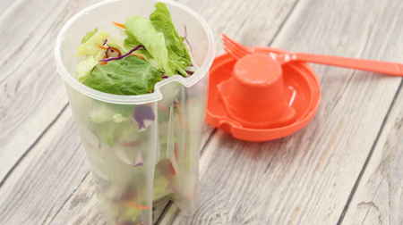 The taste is uniform because it is shaken and eaten! A convenient "salad container" is also available at Daiso