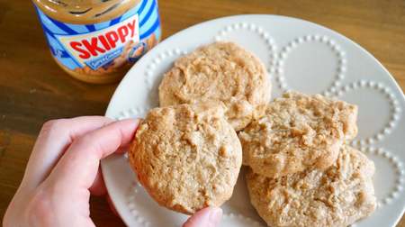 There are only 3 ingredients. The deliciousness of peanut butter cookies--no flour required and fragrant