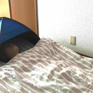 お昼寝もぐっすり！頭をすっぽり覆う「遮光ドーム」--睡眠の質を上げたい人へ