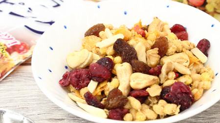 For nut lovers ♪ Seijo Ishii's "Granola Topping"-Plenty of almonds and raisins, as well as salads and yogurt