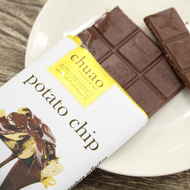 ドンキで見つけたポテチ入り板チョコの中毒性が高い…！アメリカ発「チュアオ ミルクチョコレートポテトチップ」